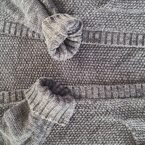 American Eagle Sweater Cardigan - Picture 3 of 5